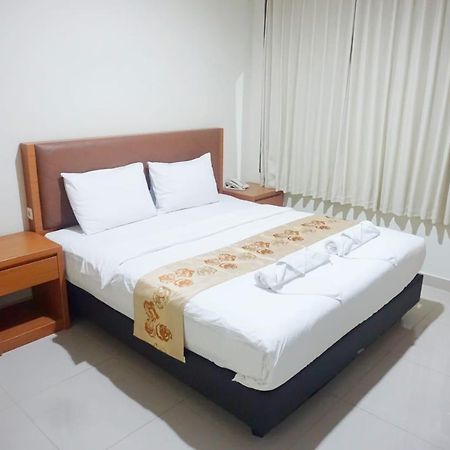 Lombok Mayura Hotel Tjakranegara Exterior photo