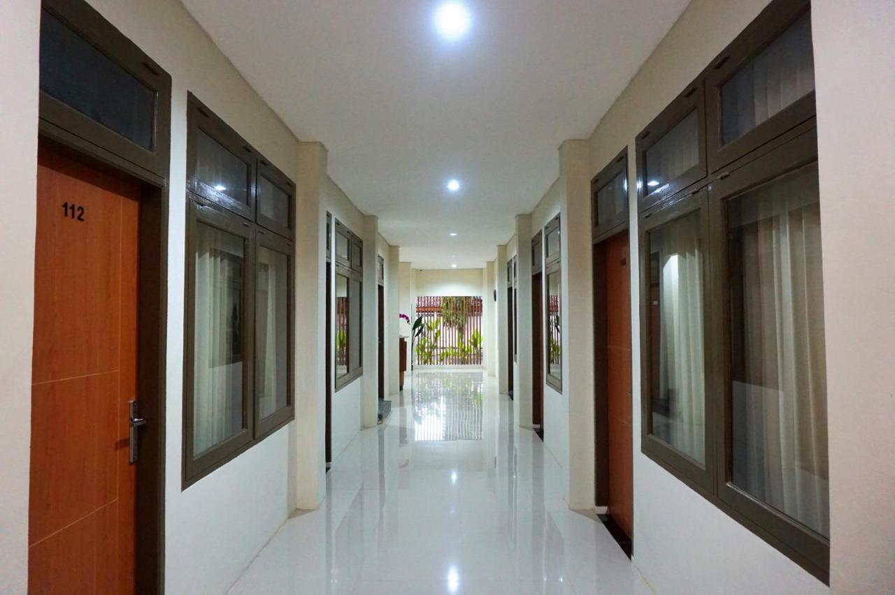 Lombok Mayura Hotel Tjakranegara Exterior photo