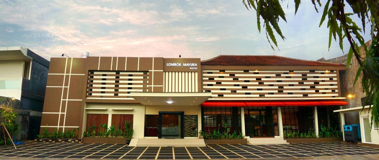Lombok Mayura Hotel Tjakranegara Exterior photo